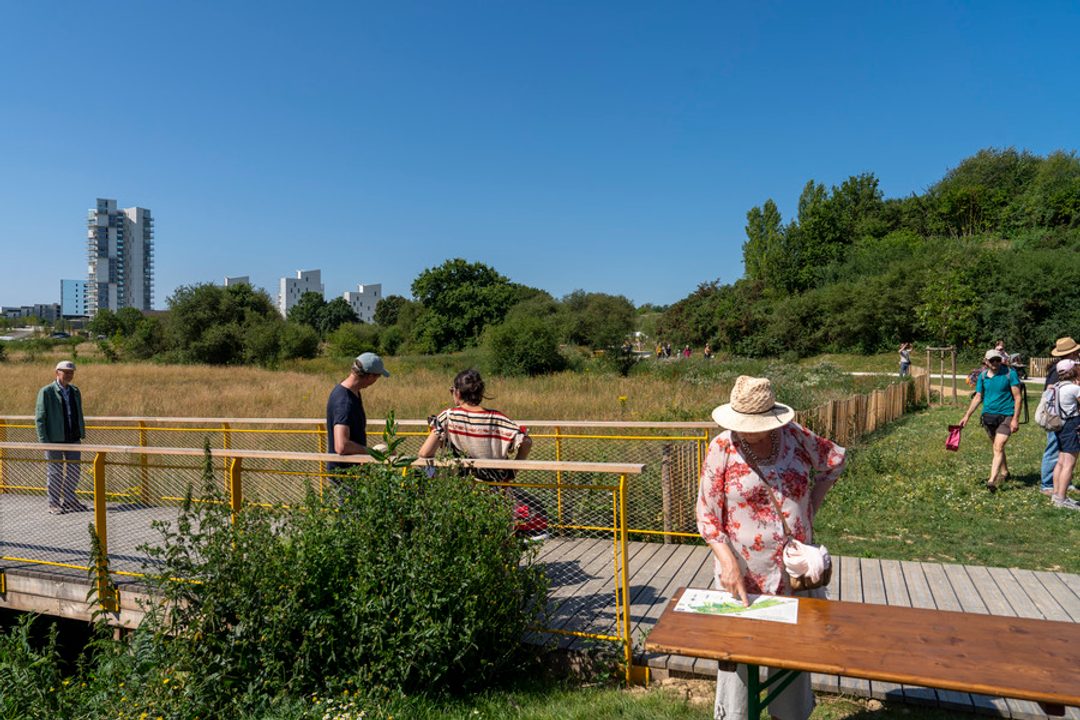 des habitants au parc de Quincé à Beauregard.